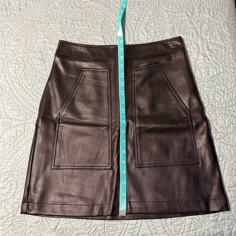 LOFT Black Mini Skirt Faux Leather Size 0P - Picture 5 of 11